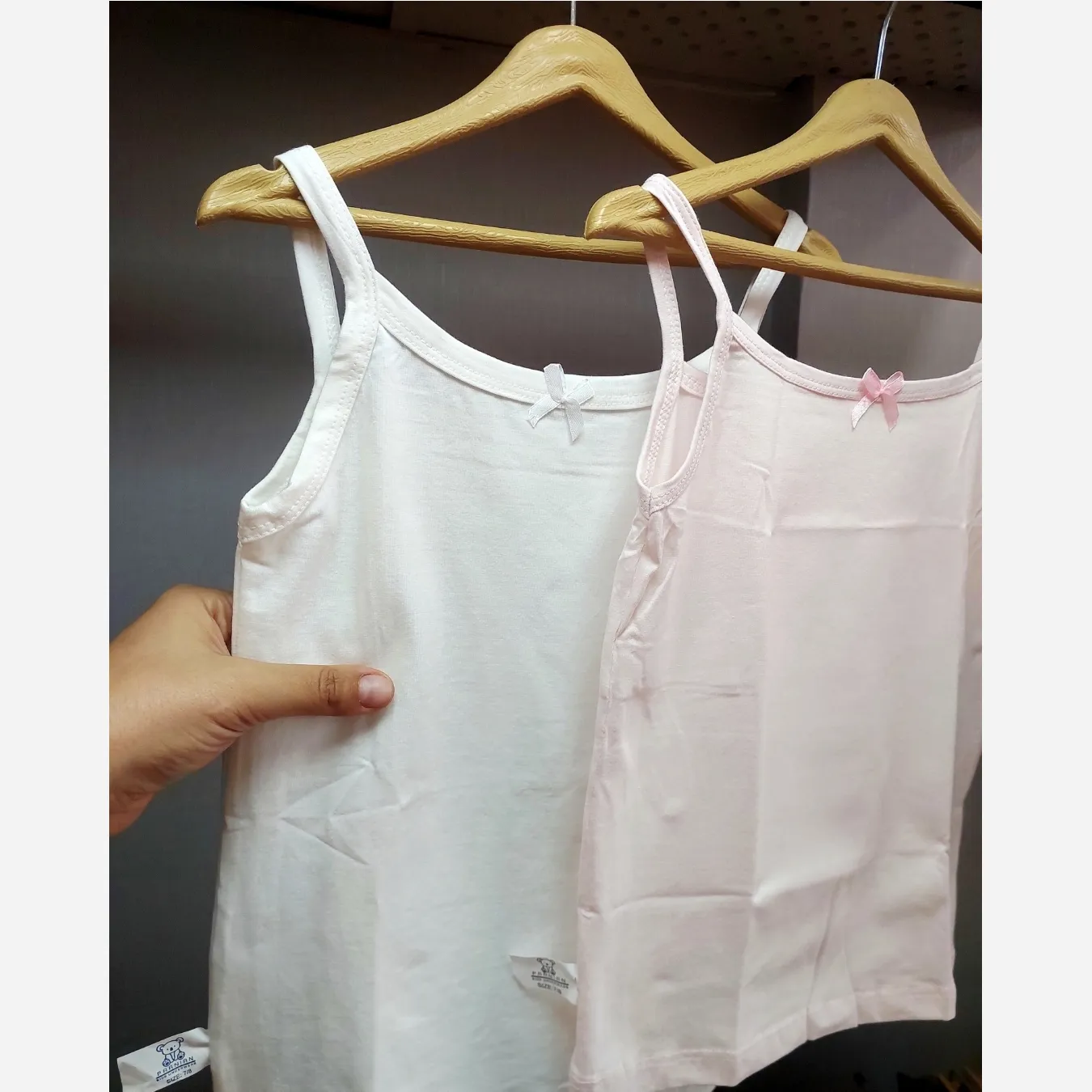 تاپ بندی دخترانه نخی رنگ شیری مناسب 2 تا 14 سال