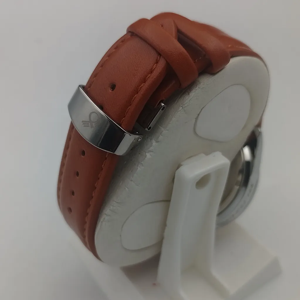 ساعت مردانه بلیزر بند چرمی طرح سه موتور صفحه شامپاینی مدل 3153
